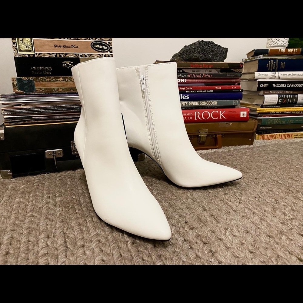 White booties TAGS ATTACHED